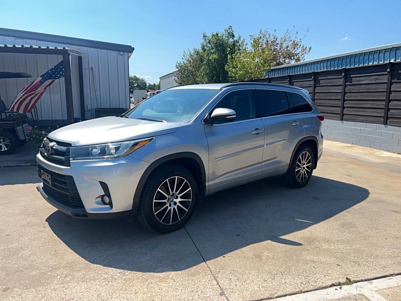 2017 Toyota Highlander Se - Image 2