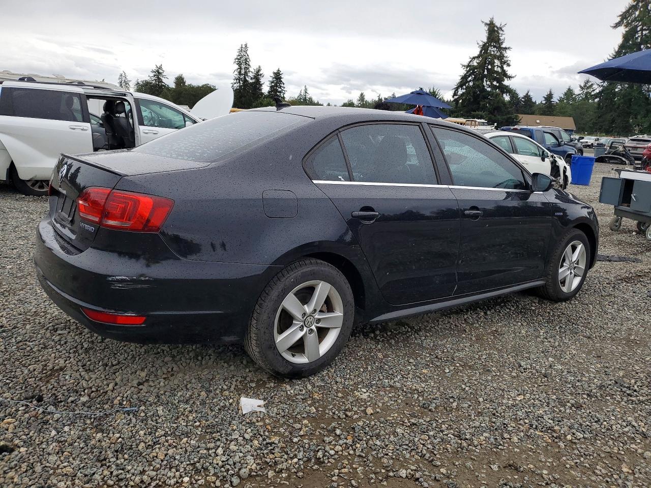 2014 Volkswagen Jetta Hybrid - Image 3