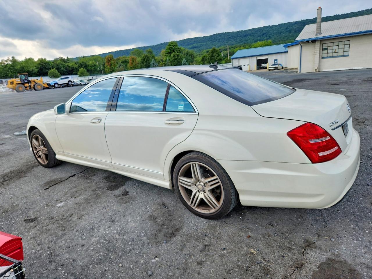 2013 Mercedes-Benz S 550 4Matic - Image 2