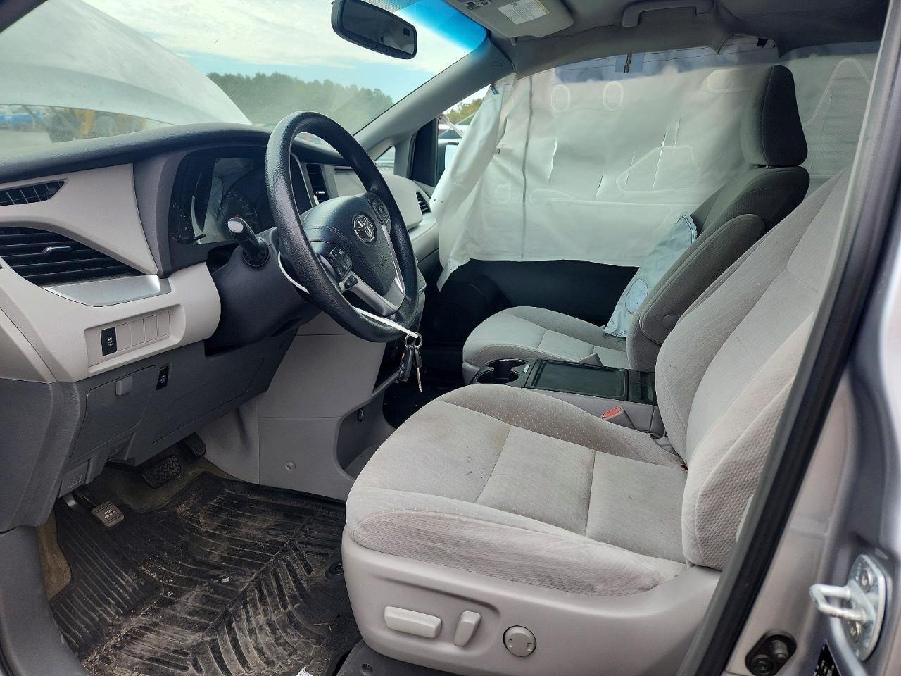 2017 Toyota Sienna Le - Image 7