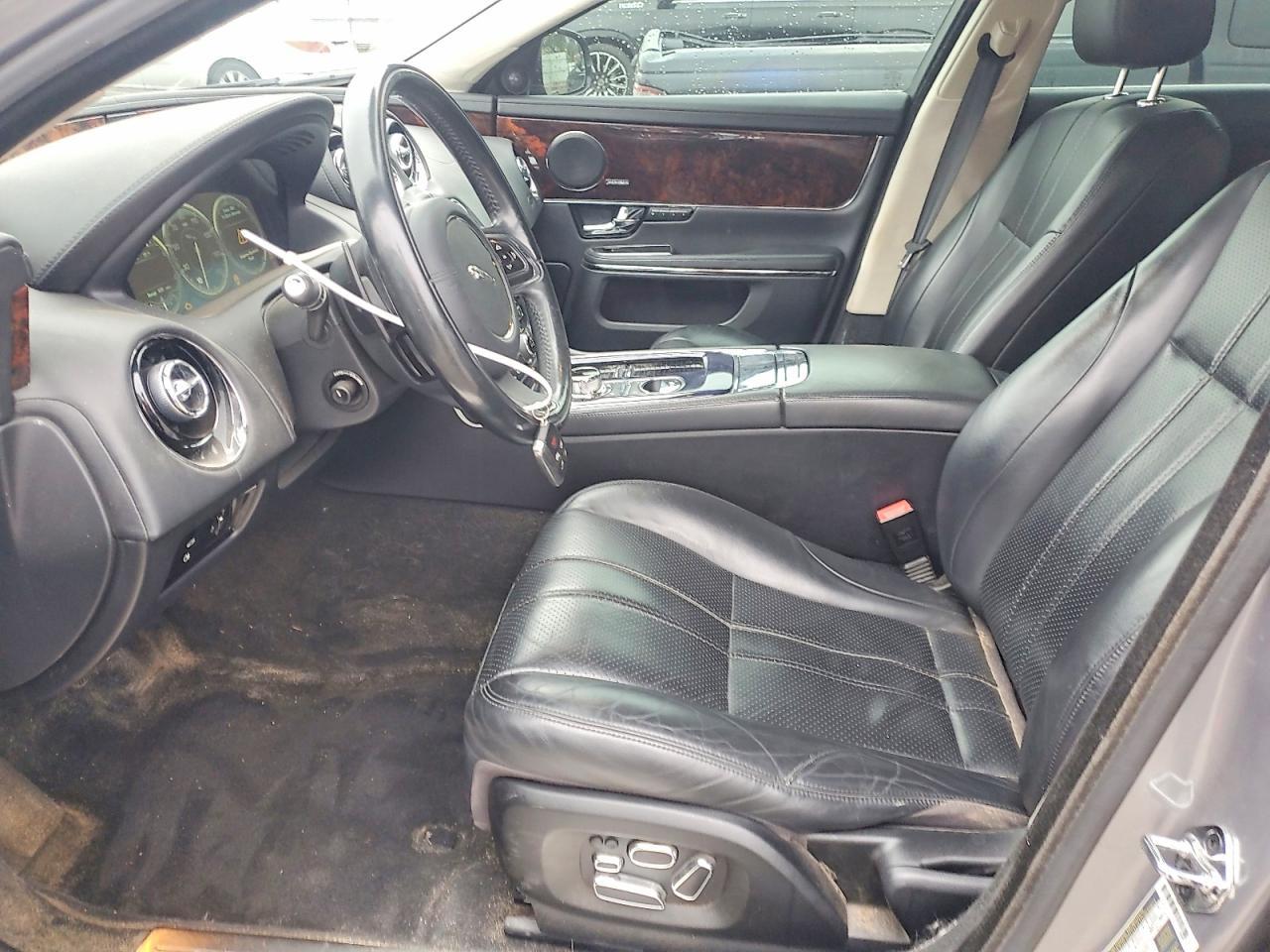 2013 Jaguar Xj - Image 7