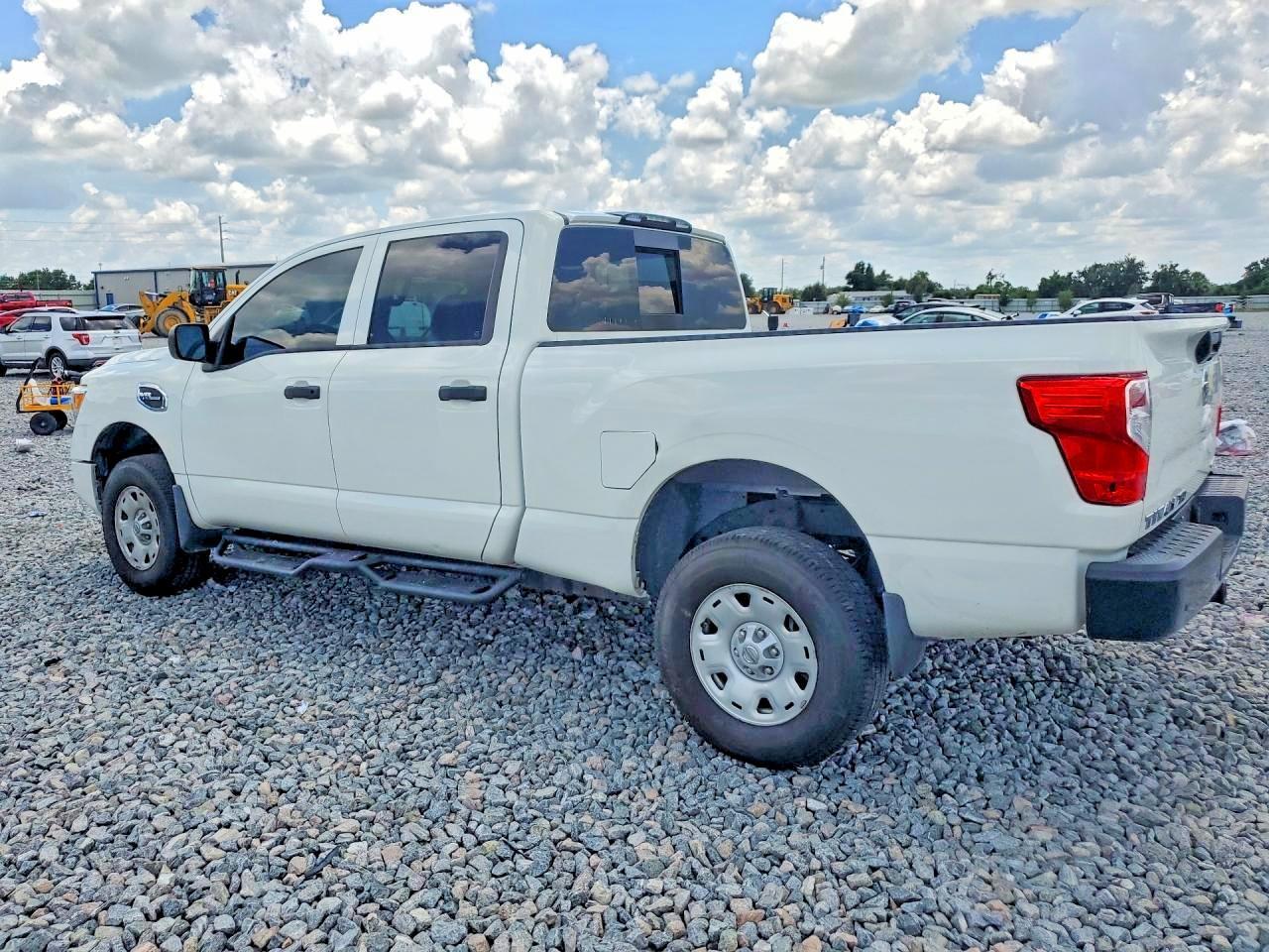 2021 Nissan Titan Xd S - Фото 2