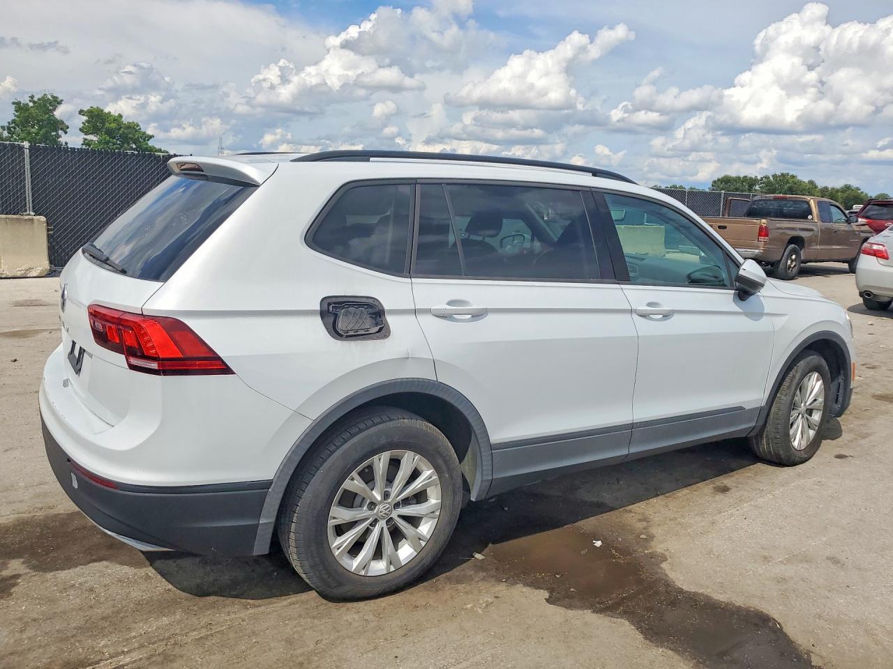 2019 Volkswagen Tiguan S - Image 3