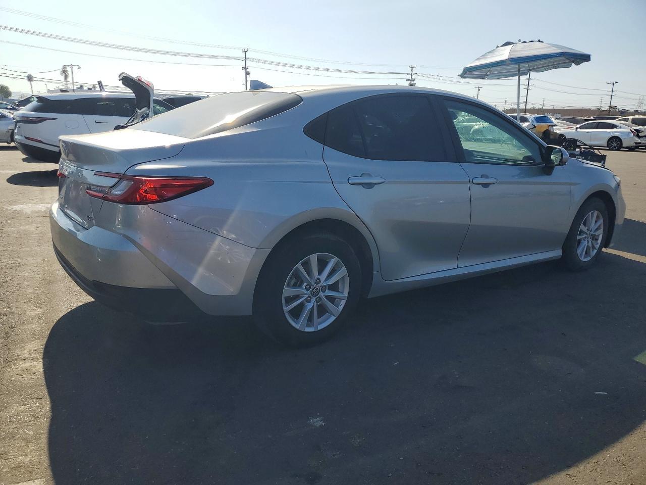 2025 Toyota Camry Le - Фото 3