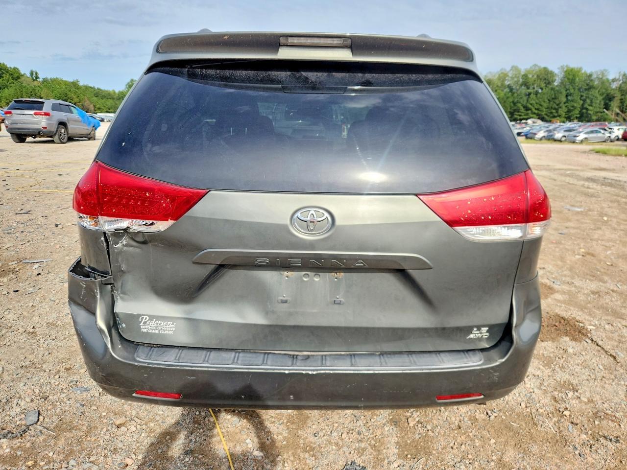 2011 Toyota Sienna Le - Фото 6