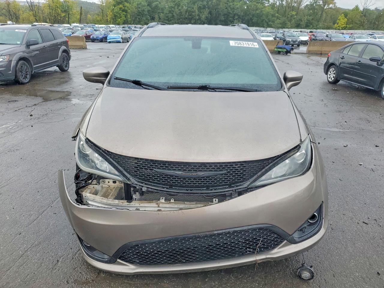 2018 Chrysler Pacifica Touring Plus - Image 5