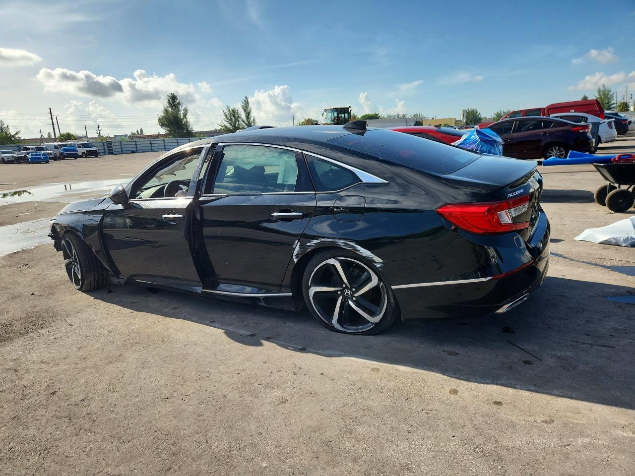 2018 Honda Accord Touring - Image 2