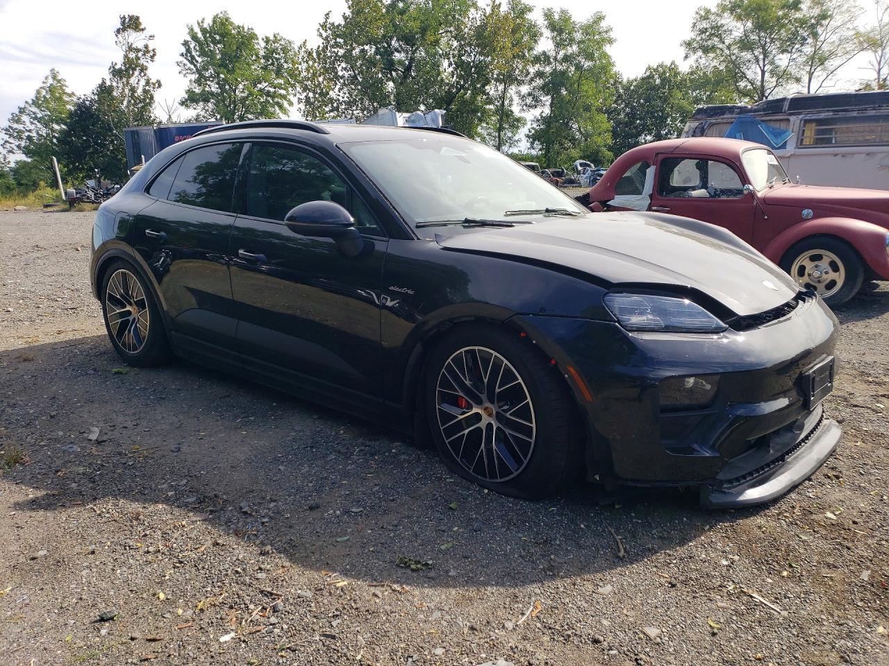 2025 Porsche Macan 4S - Image 4
