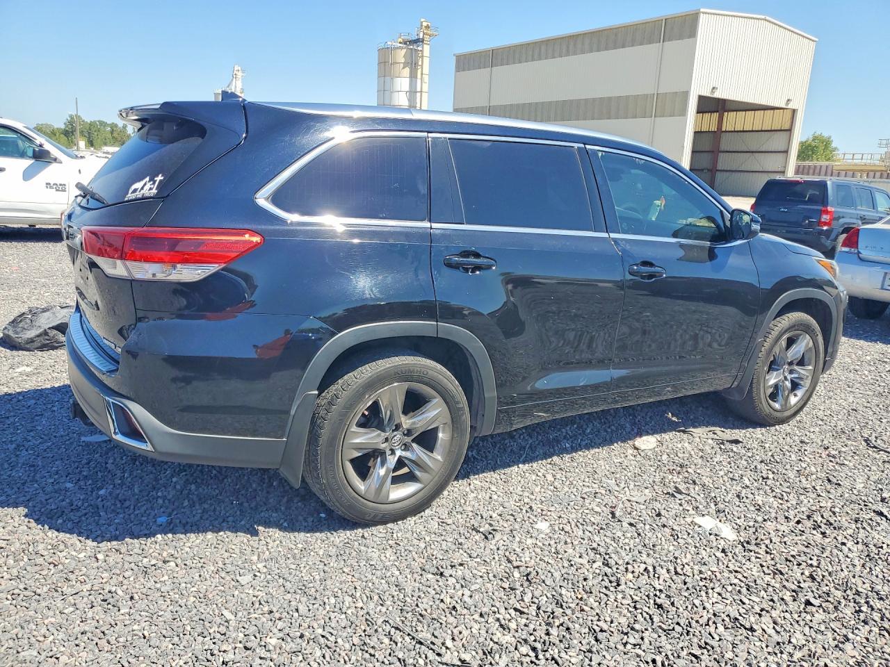 2017 Toyota Highlander Limited Platinum - Фото 3