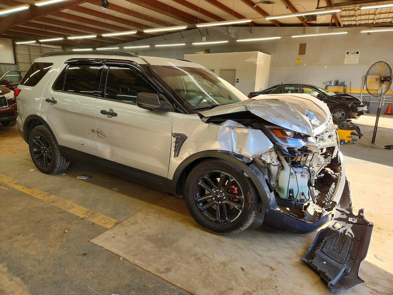 2016 Ford Explorer - Фото 4