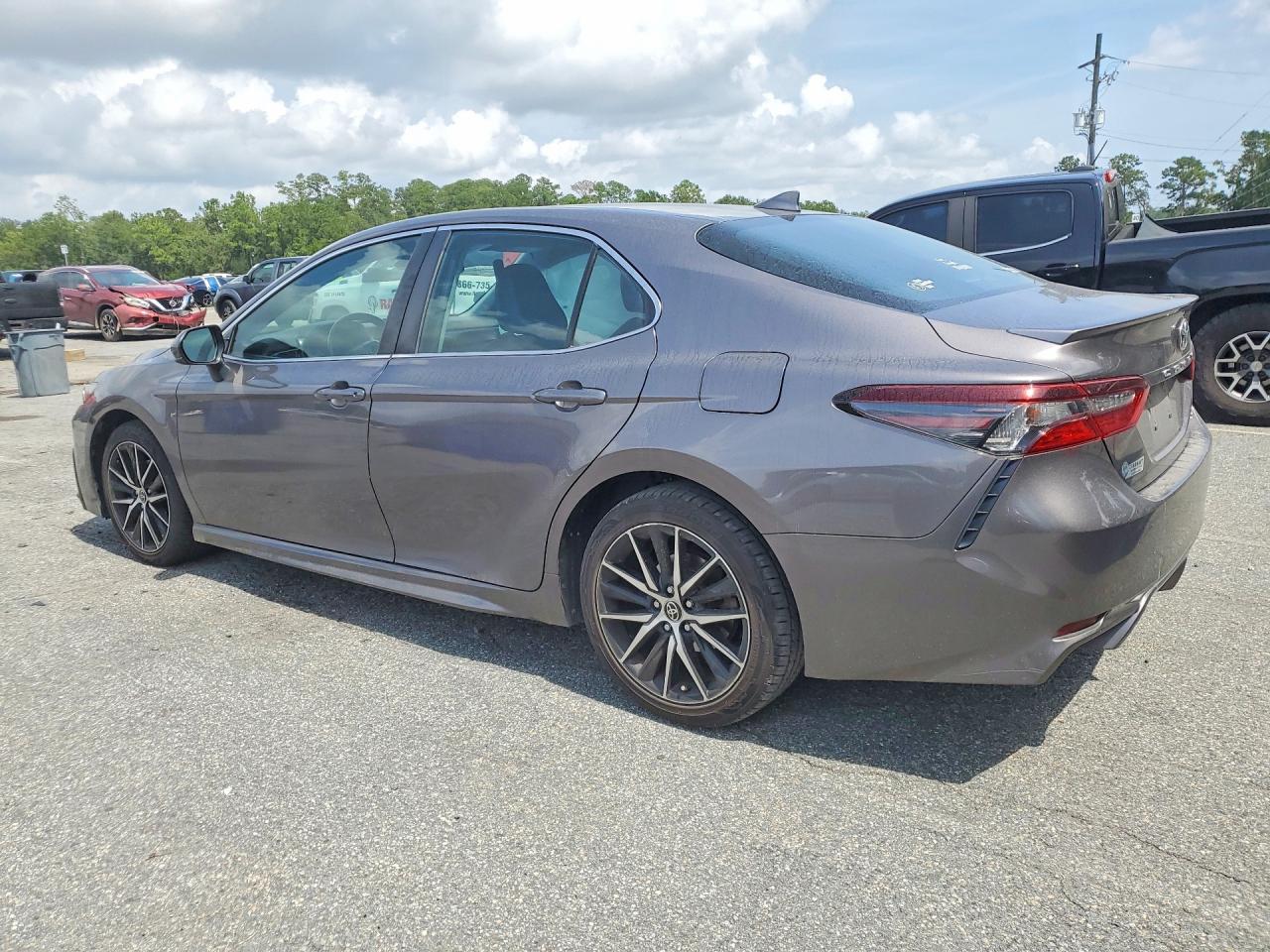 2021 Toyota Camry Se - Фото 2