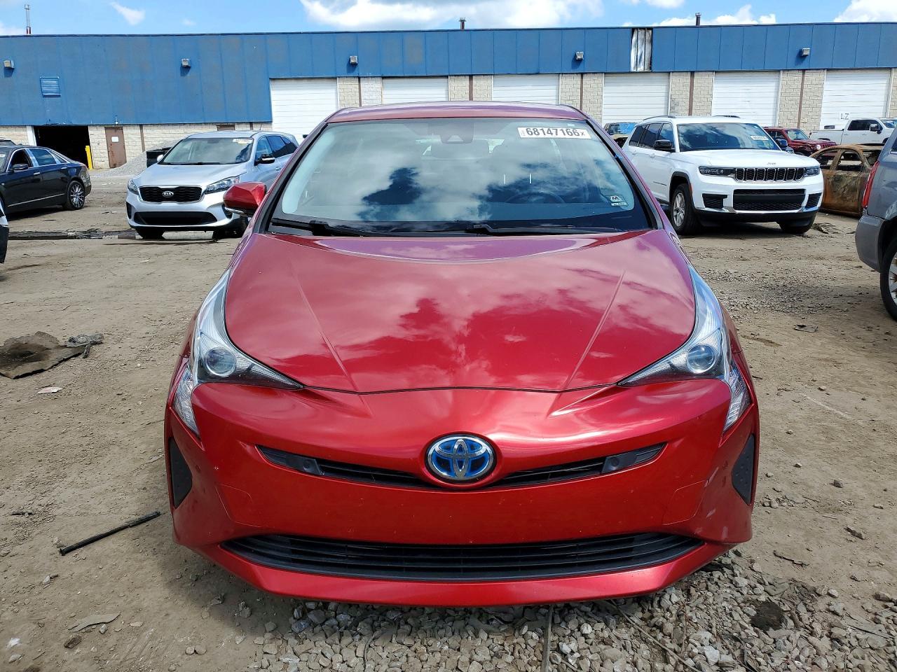 2017 Toyota Prius Four - Image 5