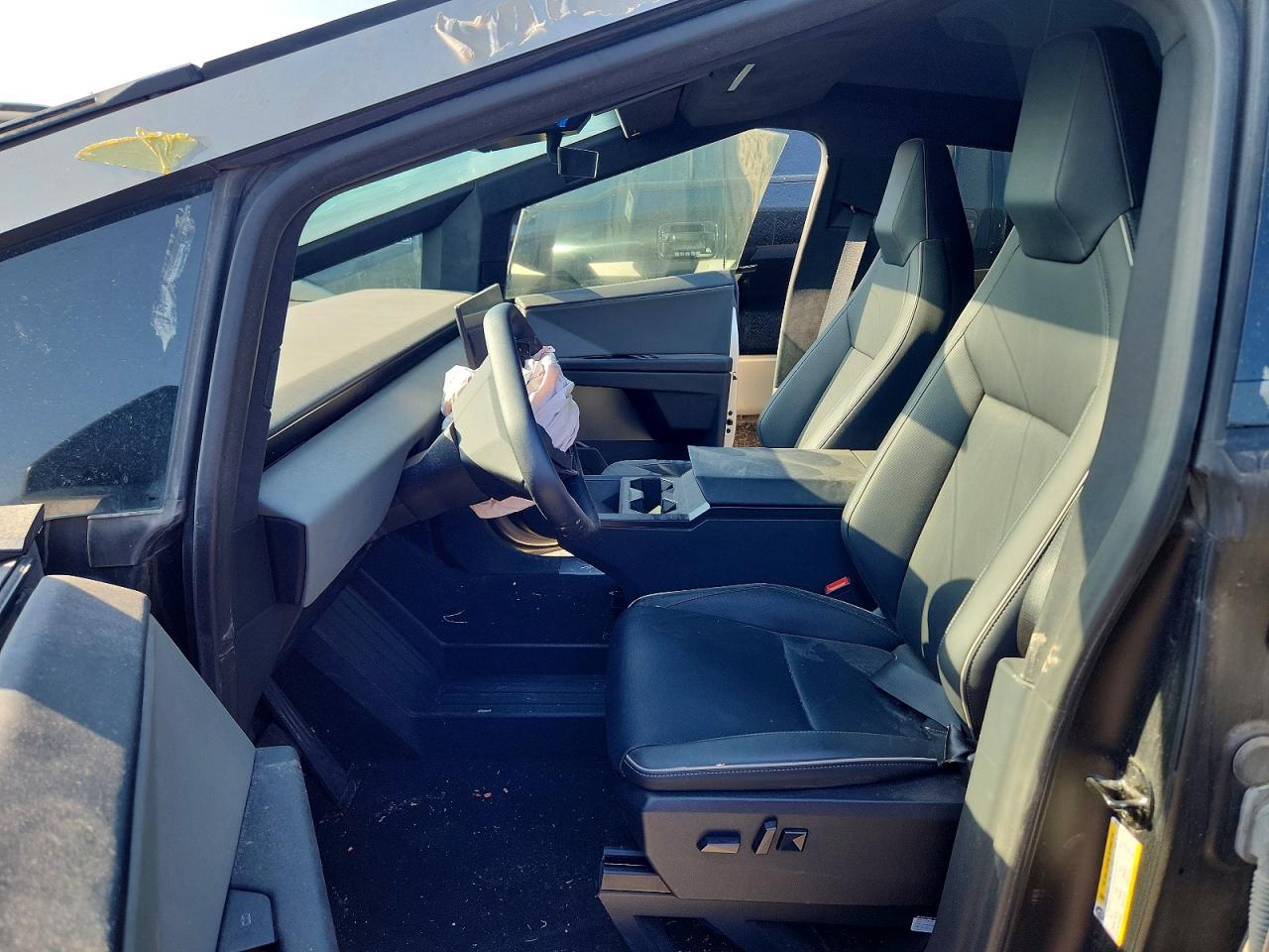 2026 Tesla Cybertruck - Image 7