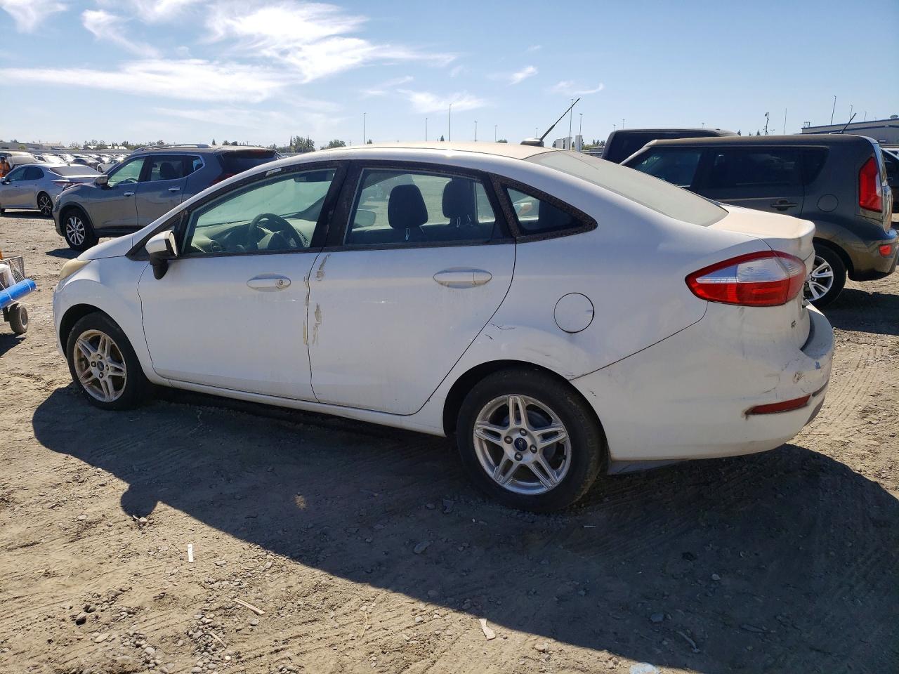 2017 Ford Fiesta Se - Фото 2