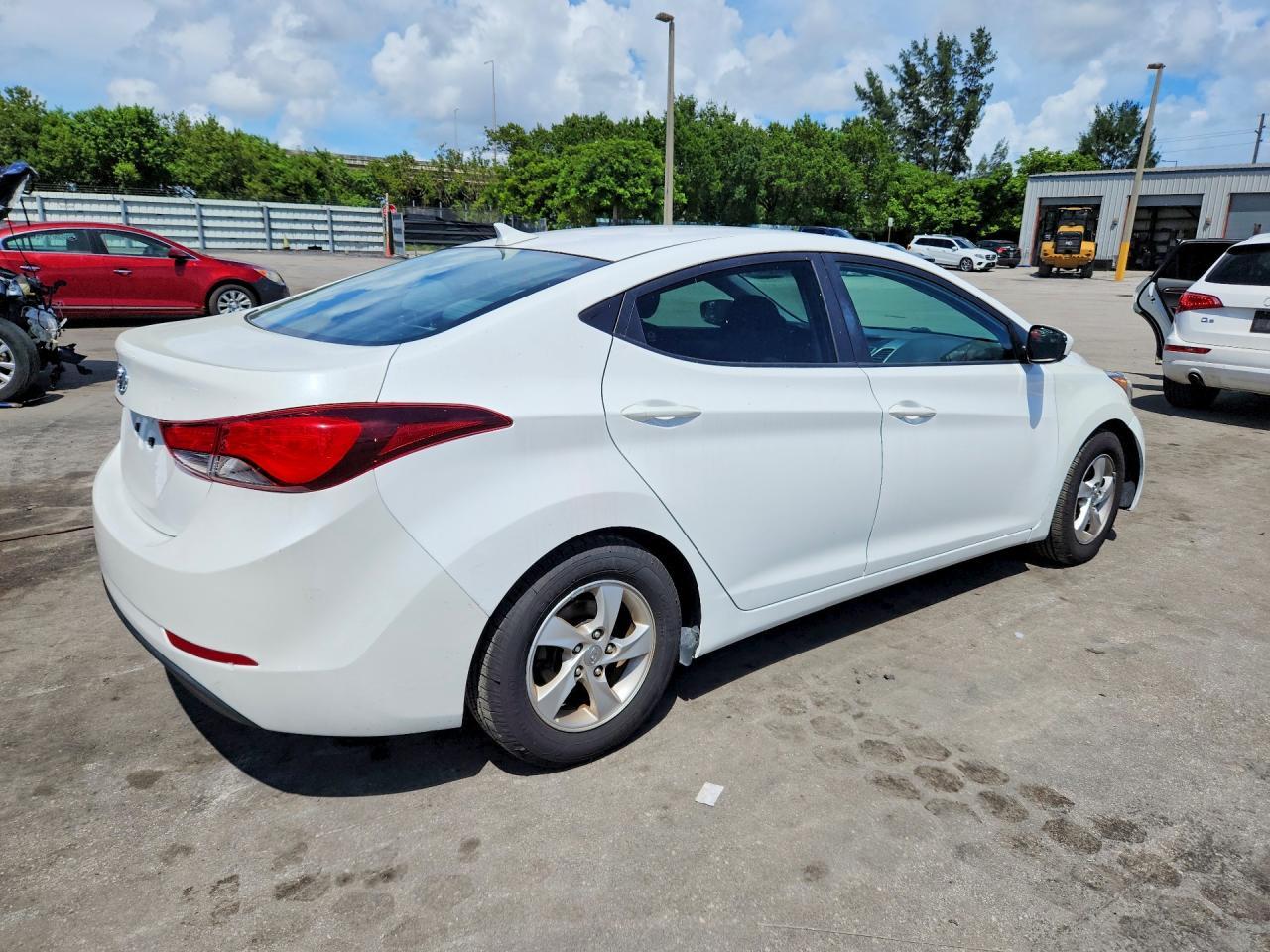 2014 Hyundai Elantra Se - Image 3