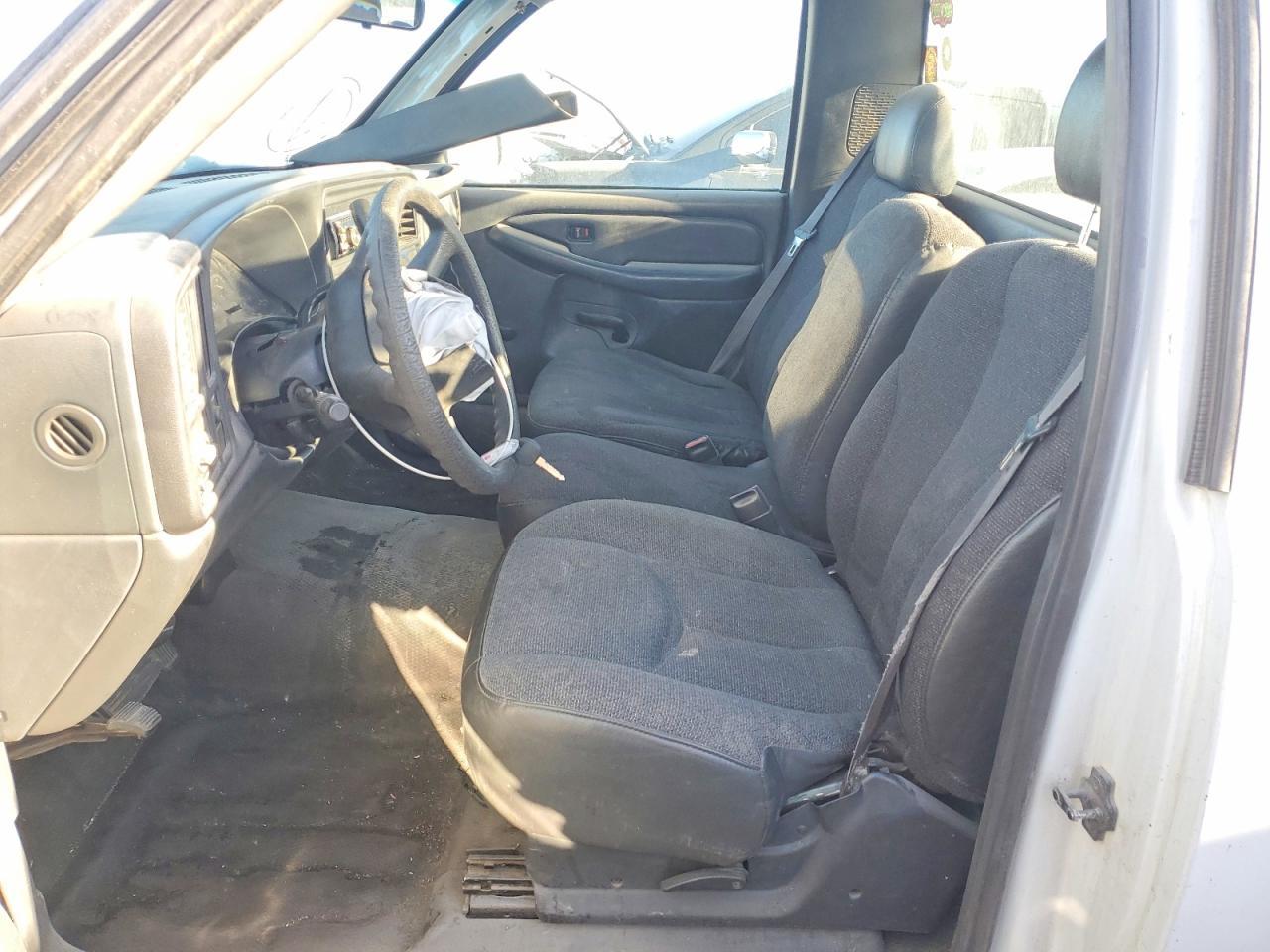 2000 Chevrolet Silverado C1500 - Image 7