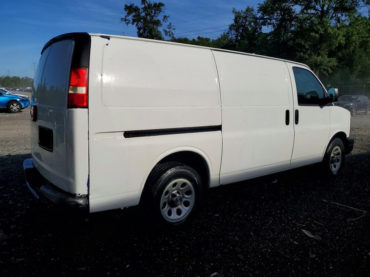 2013 Chevrolet Express G1500 - Image 3