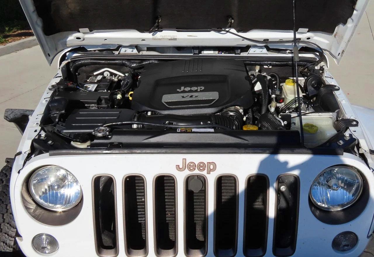 2016 Jeep Wrangler Sahara - Image 7