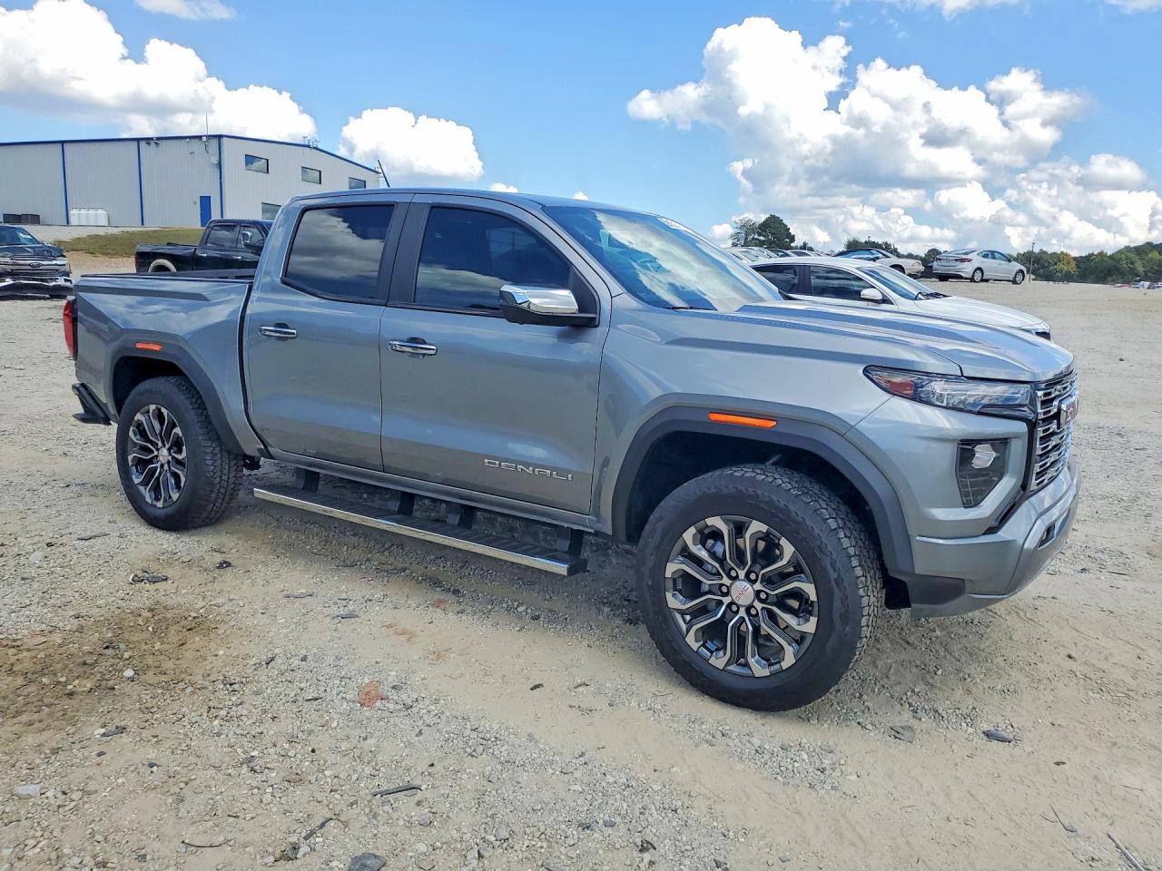2025 GMC Canyon Denali - Image 4