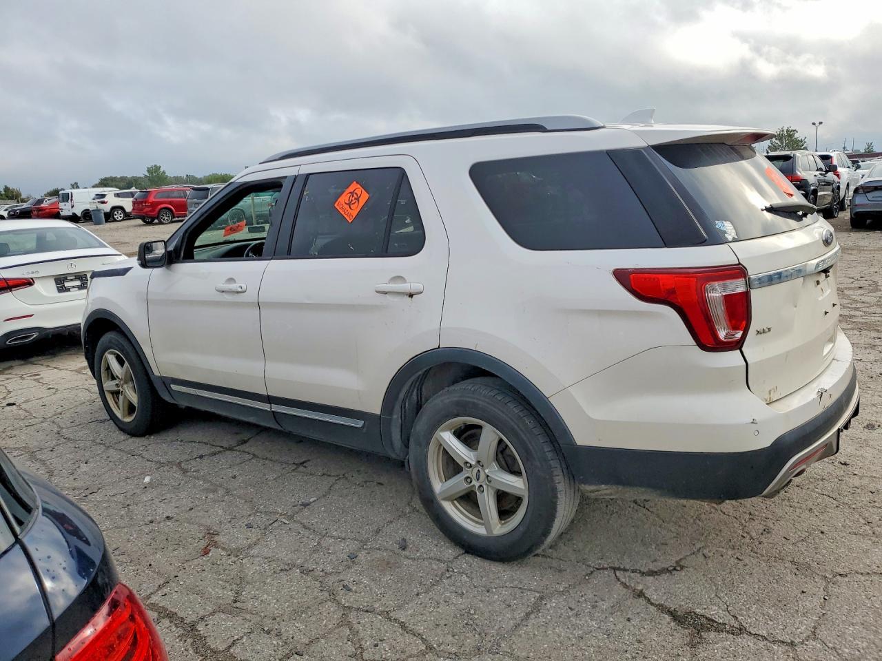 2016 Ford Explorer Xlt - Фото 2
