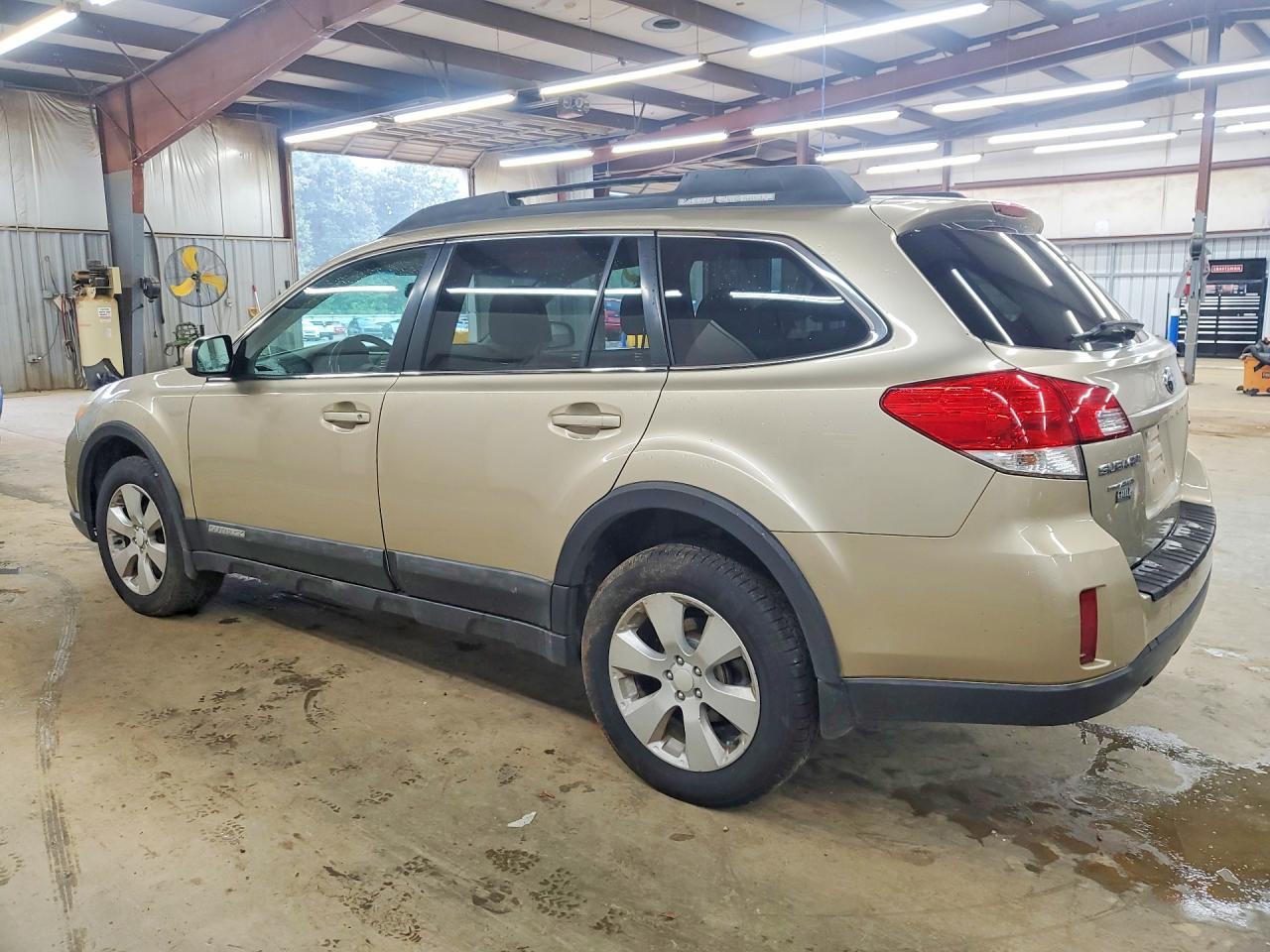 2010 Subaru Outback 2.5I Premium - Фото 2