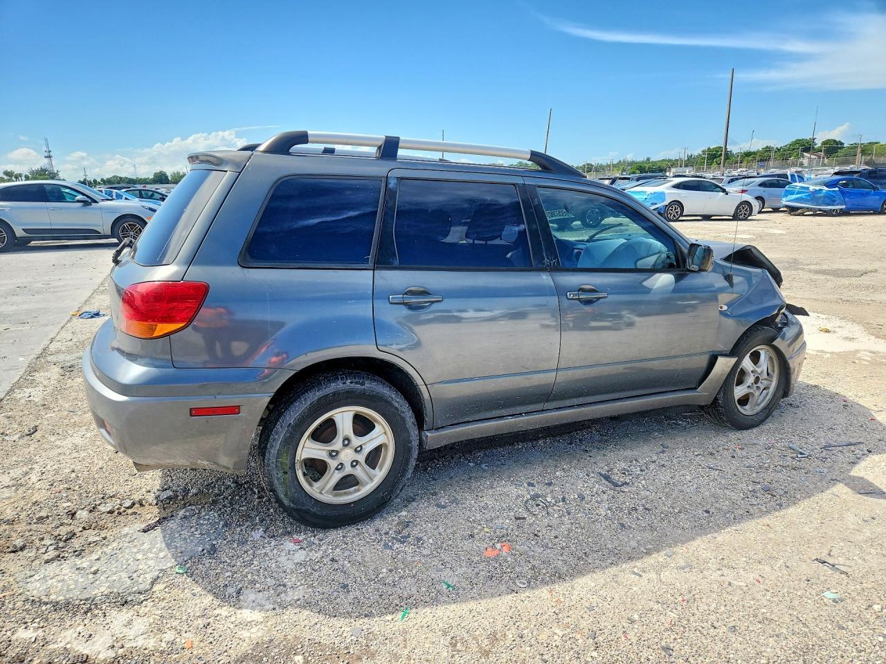2004 Mitsubishi Outlander Ls - Image 3