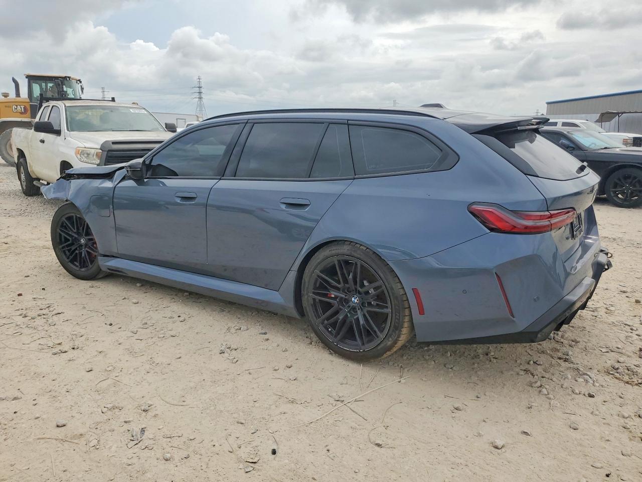 2026 BMW M5 Touring - Фото 2