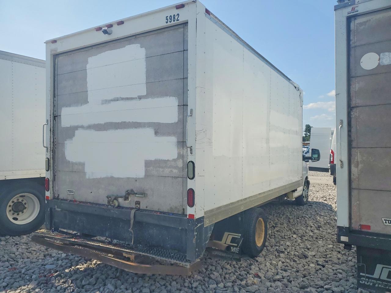 2014 Chevrolet Express - Box Truck - Image 3