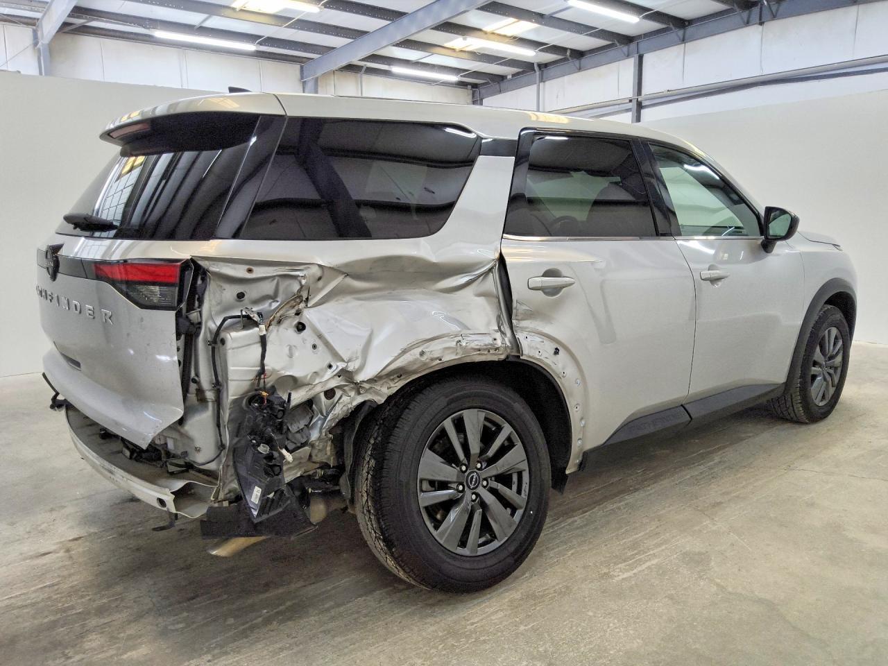 2023 Nissan Pathfinder S - Фото 3