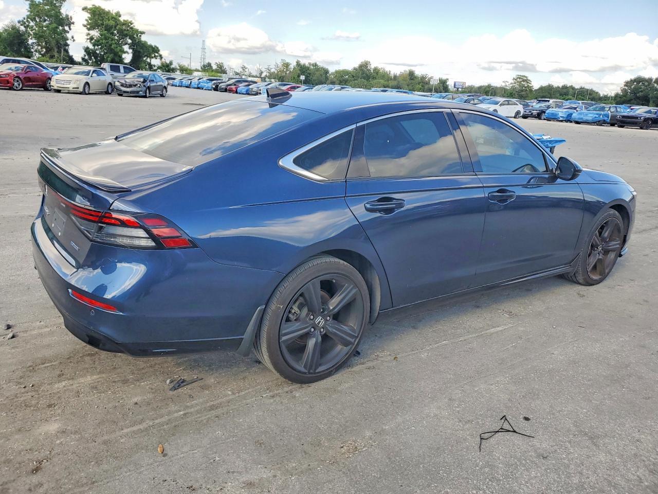 2024 Honda Accord Hybrid Exl - Image 3