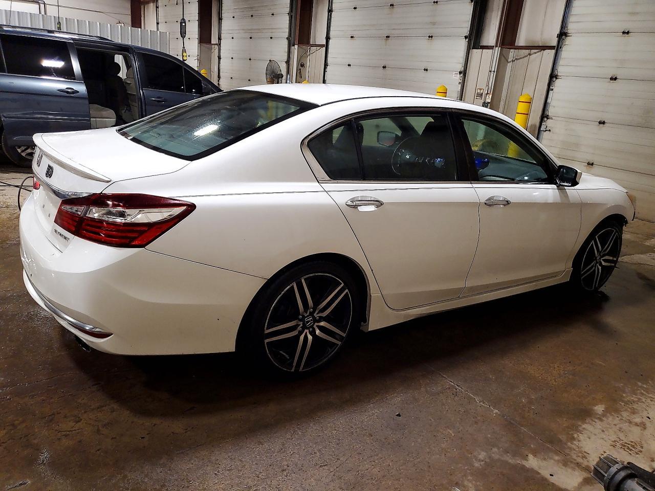 2017 Honda Accord Sport - Фото 3