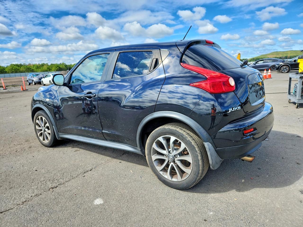 2011 Nissan Juke S - Фото 2