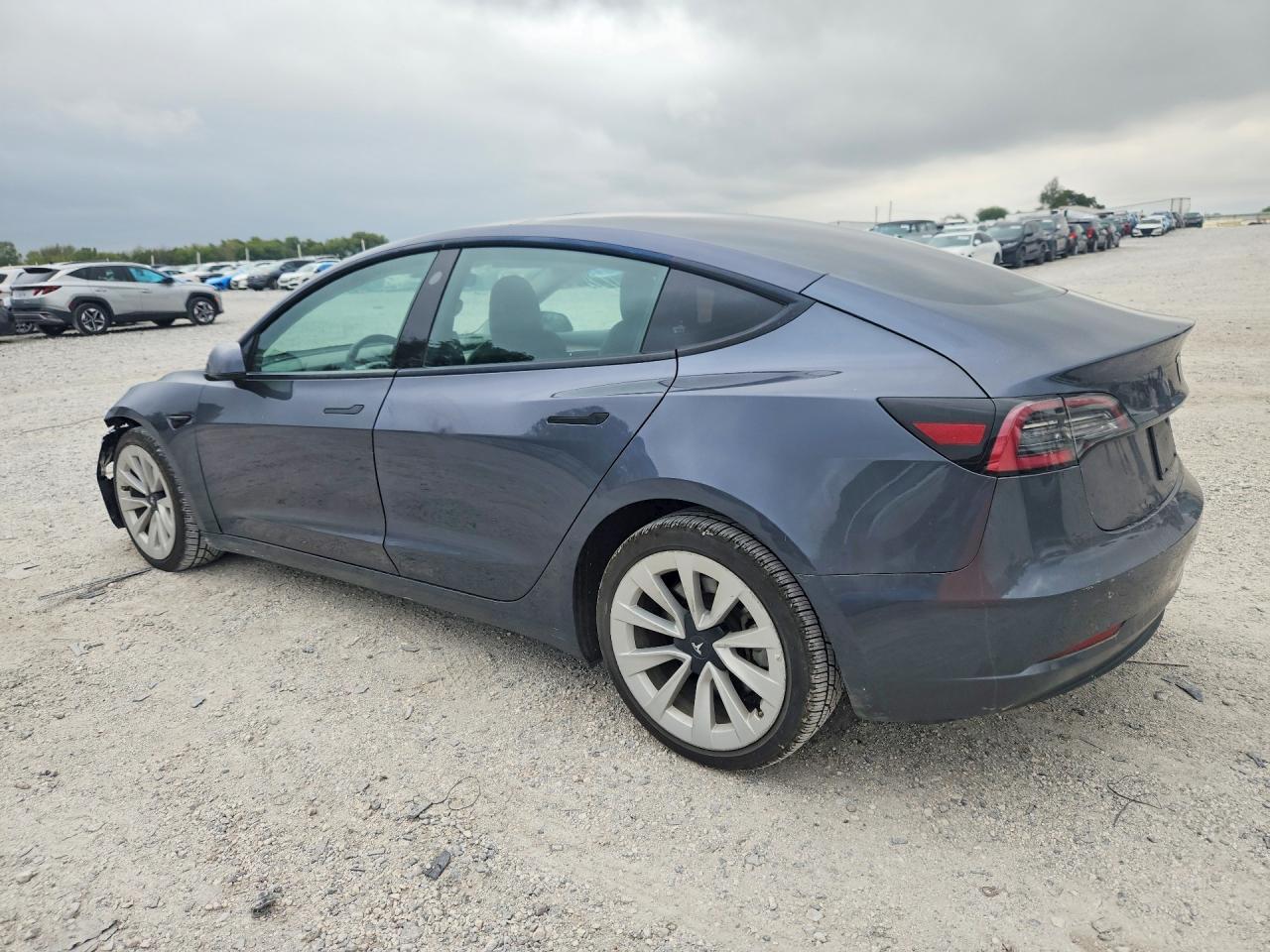 2023 Tesla Model 3 - Фото 2