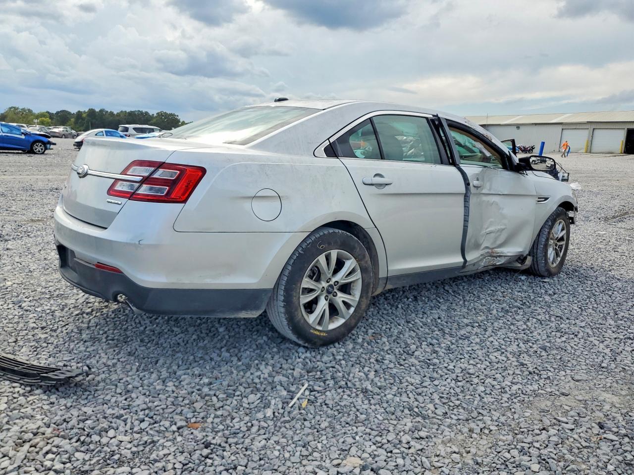 2014 Ford Taurus Se - Фото 3