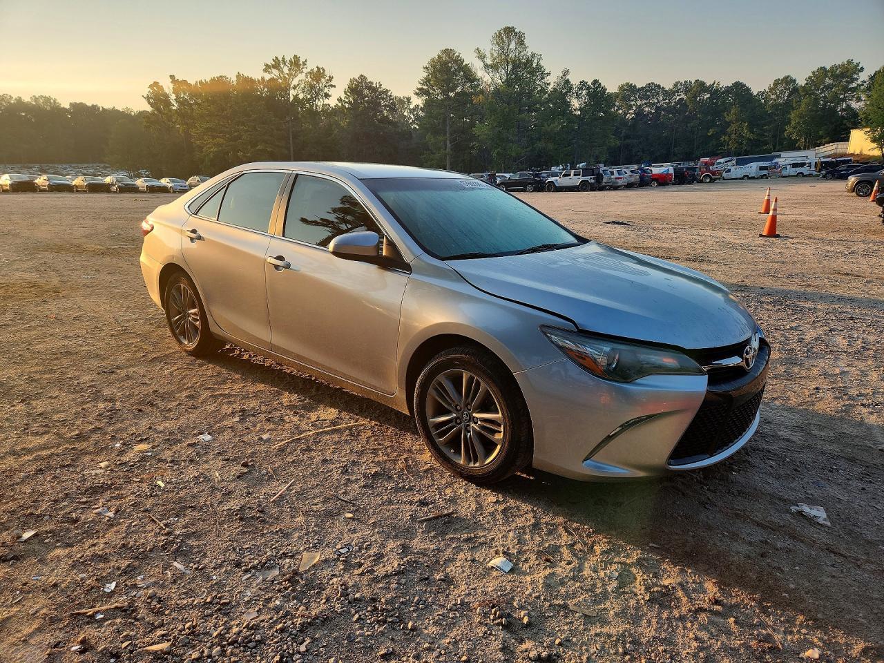 2017 Toyota Camry Se - Фото 4