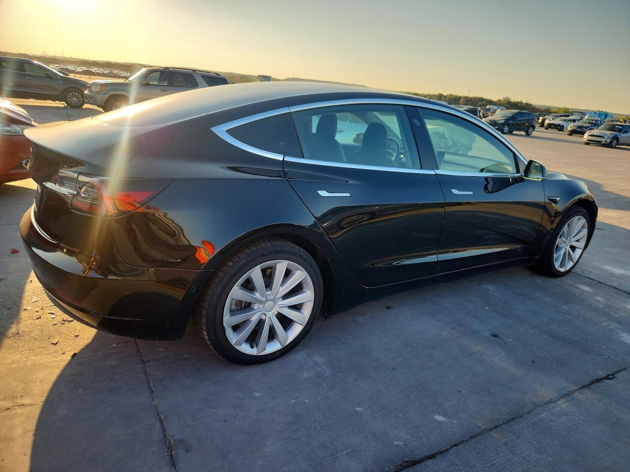 2019 Tesla Model 3 - Фото 3