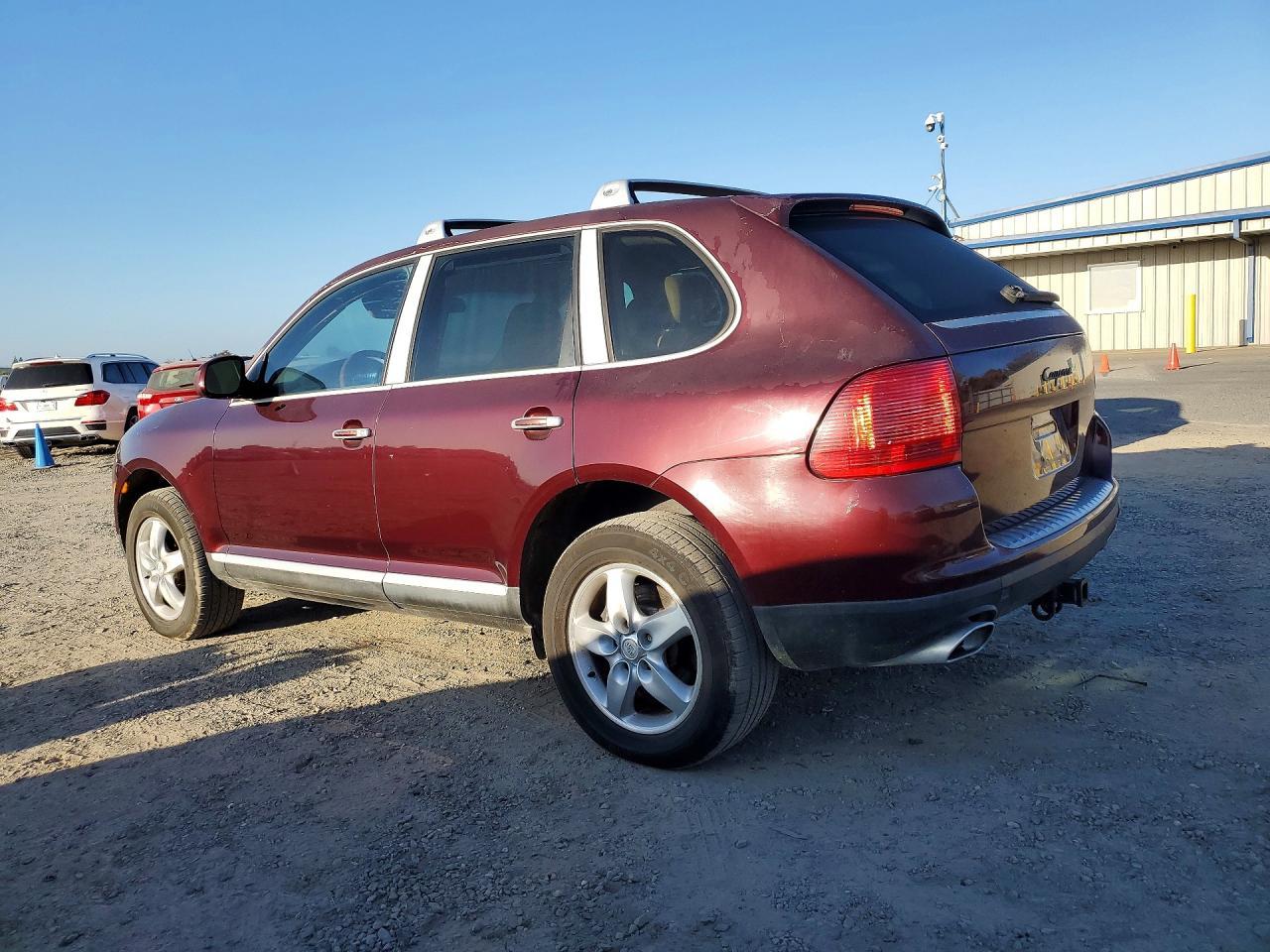 2004 Porsche Cayenne - Image 2