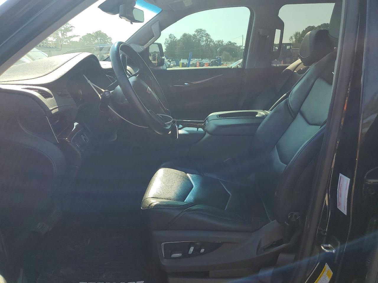 2020 Cadillac Escalade Luxury - Image 7