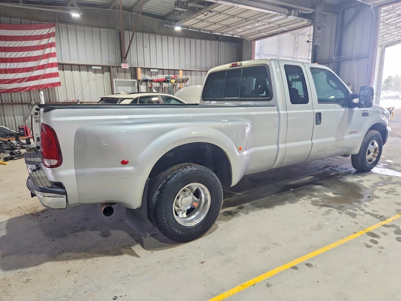 2004 Ford F350 Super Duty - Фото 3
