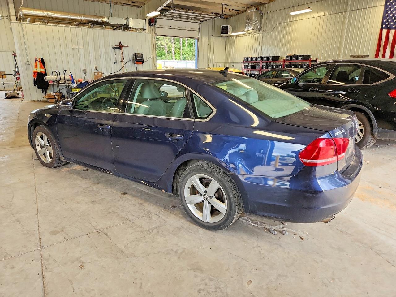 2012 Volkswagen Passat Se - Image 2