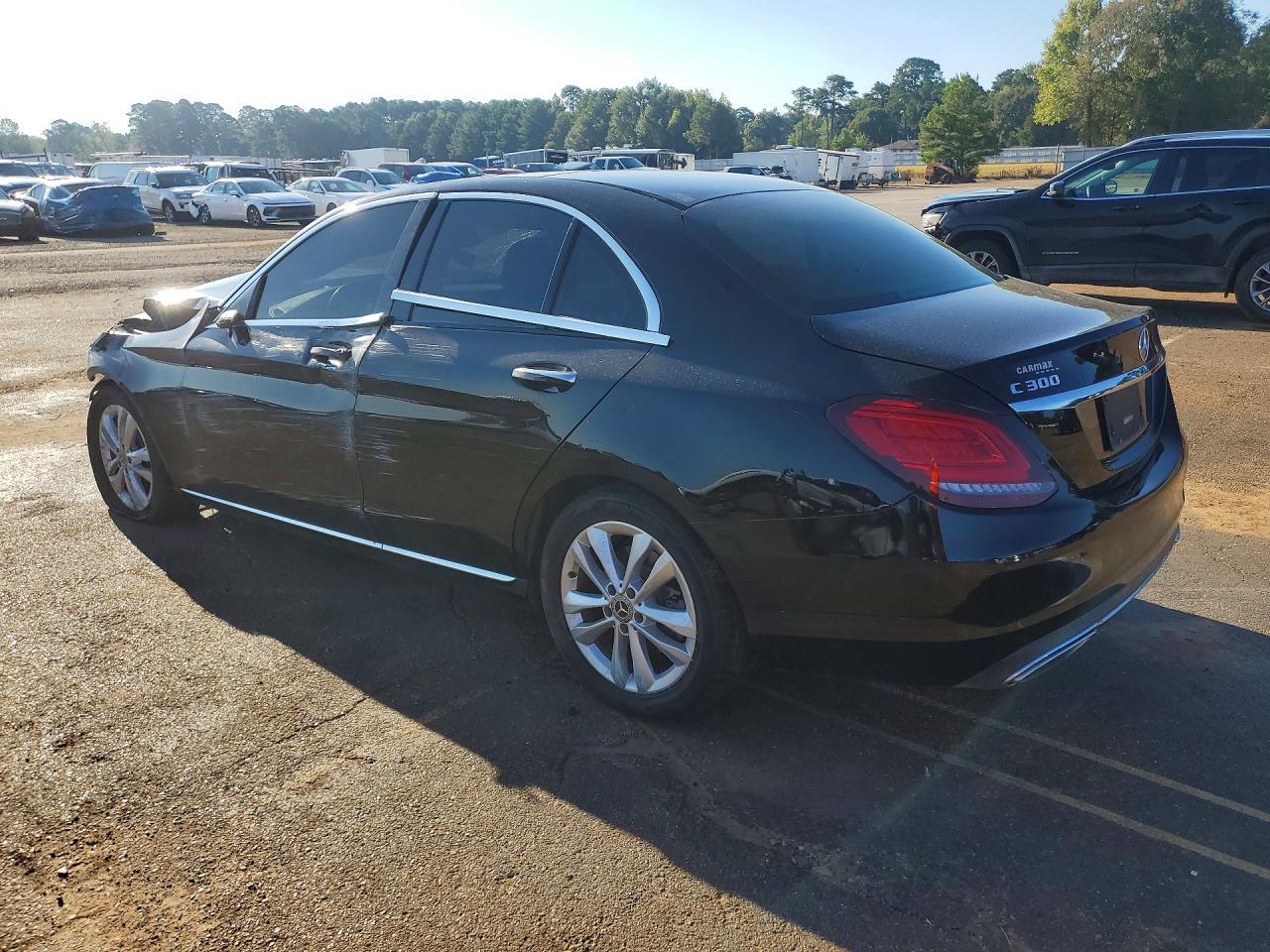 2020 Mercedes-Benz C 300 - Фото 2