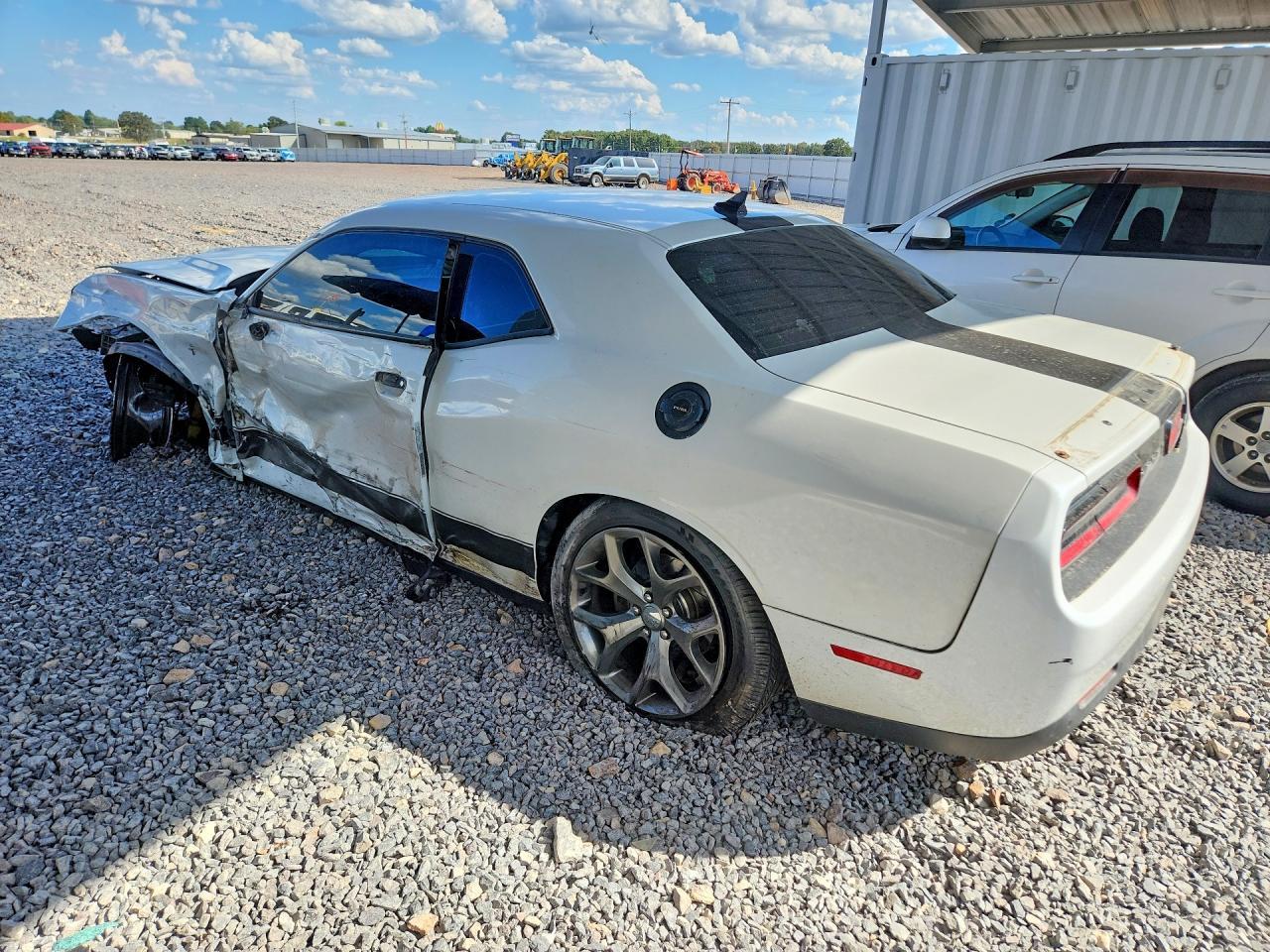 2015 Dodge Challenger Sxt Plus - Image 2