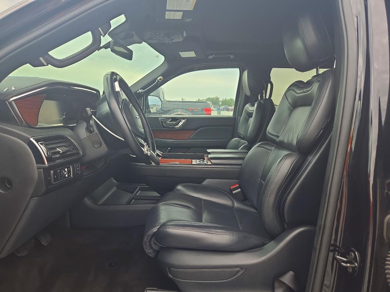 2024 Lincoln Navigator L - Image 7