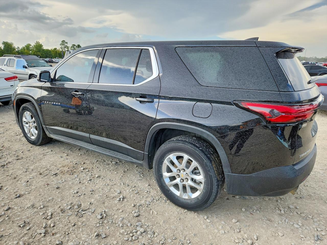 2022 Chevrolet Traverse Ls - Image 2