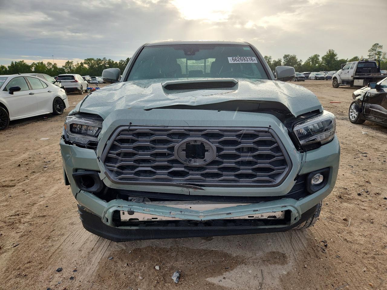 2022 Toyota Tacoma Double Cab - Image 5