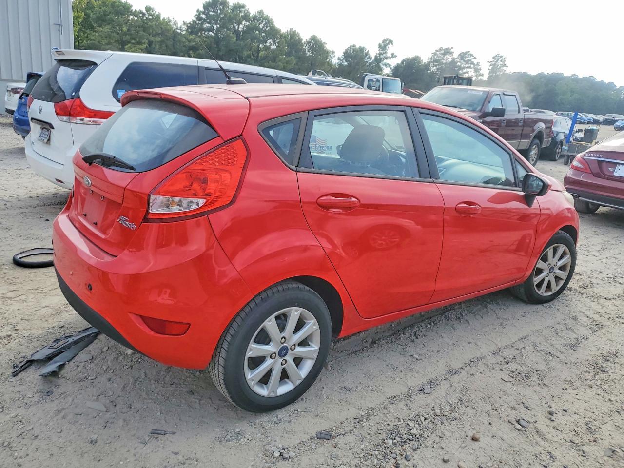 2012 Ford Fiesta Se - Image 3
