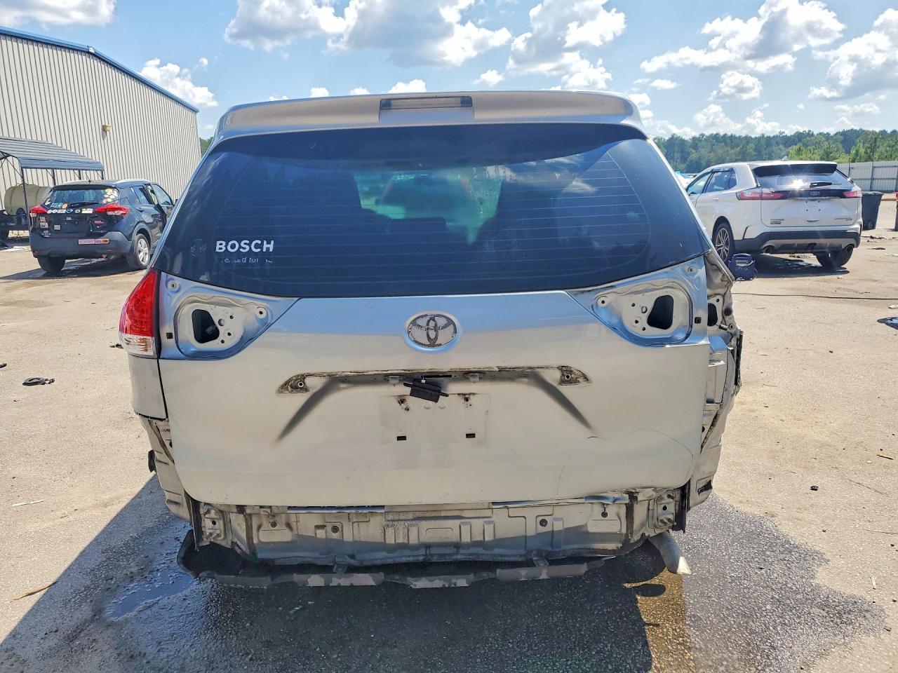 2014 Toyota Sienna L 7-Passenger - Фото 6