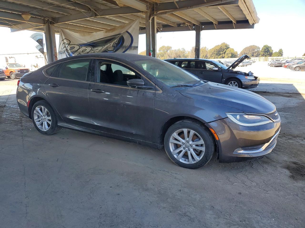 2016 Chrysler 200 Limited - Фото 4
