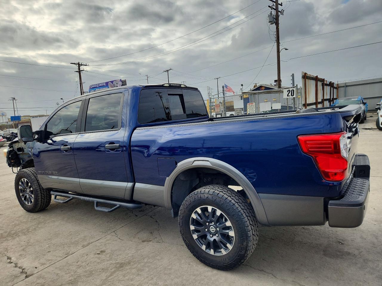 2016 Nissan Titan Xd Pro-4X - Фото 2