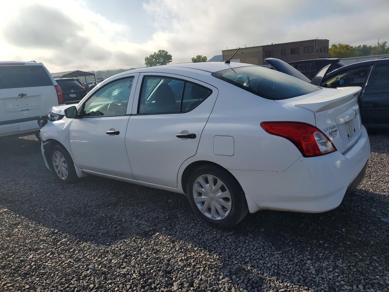 2019 Nissan Versa S Plus - Фото 2